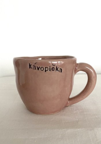 Hrnek kávopička růžový střední