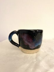 Hrnek s noční oblohou NEBOJ SE - zlatá