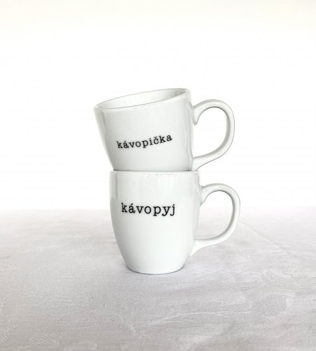 Malý hrníček kávopyj s obrázkem na dně