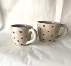 hrnek ČERVENÁ SRDCE - různé velikosti